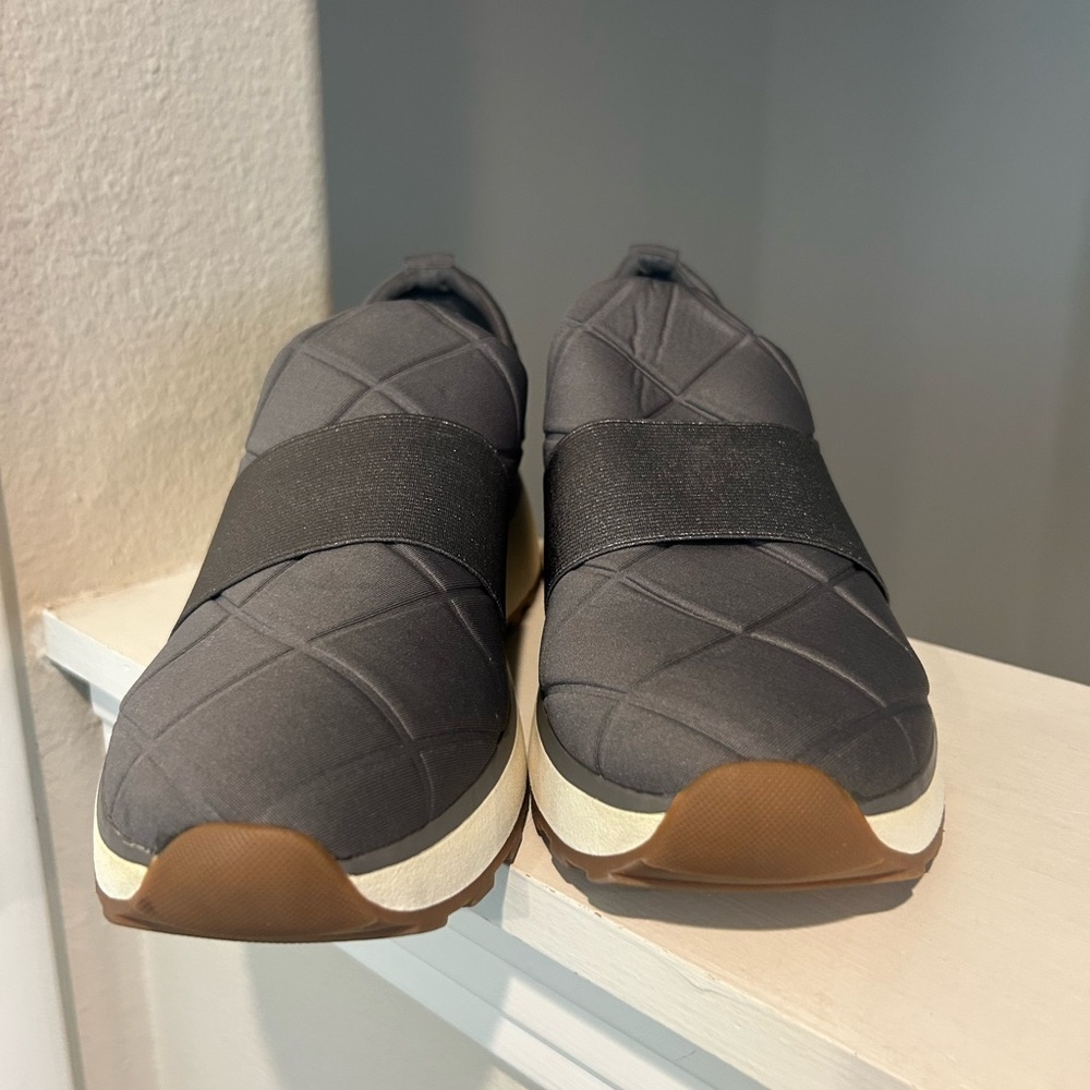 Nordstrom Rack Womens Size 9 Platform Slip-on Quilted Upper Casual Grey Tried On - Picture 10 of 10